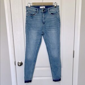 Vervet Women’s Skinny Jeans Denim Light Wash Raw Hem Size 29